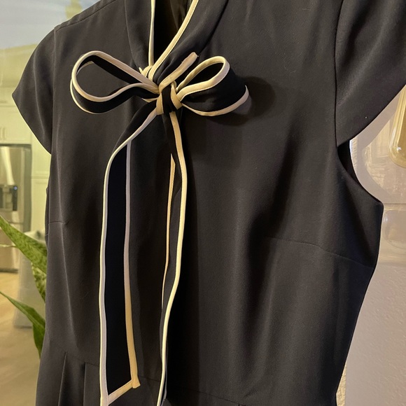 Classic knee length dress, great for work or special occasion - Picture 5 of 6